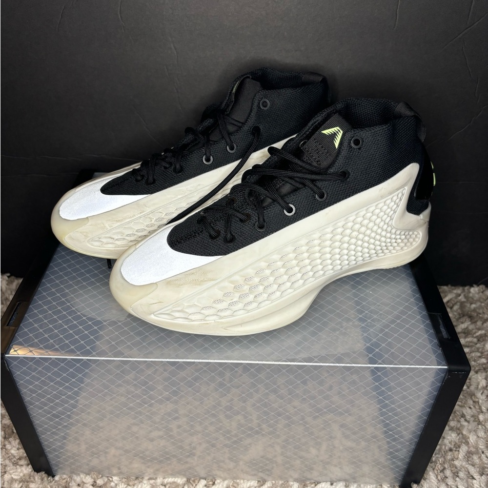 Adidas AE Basketball Sneaker